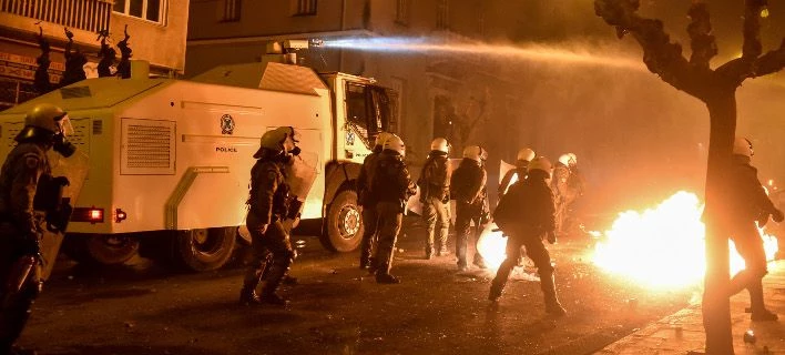 «Αίαντας»: Το υπερόπλο της ΕΛ.ΑΣ. εναντίον των κουκουλοφόρων και των ταραξιών – Βίντεο